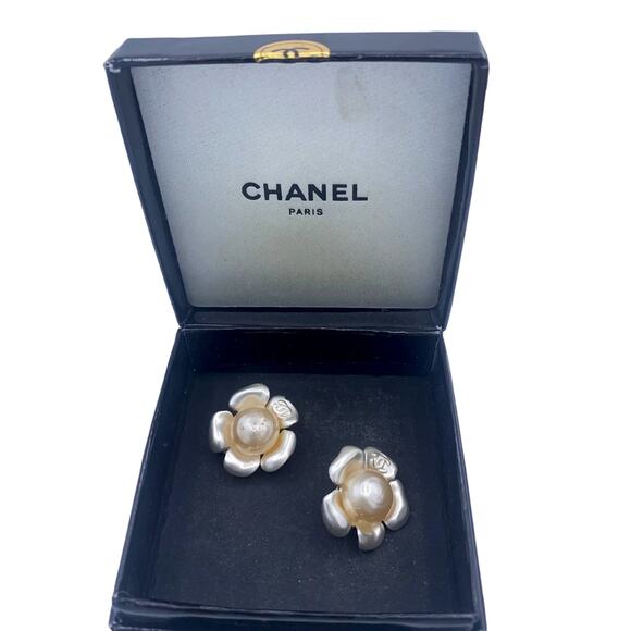 Chanel CC Logo White Pearl Clip On Earrings - Picture 1 of 9
